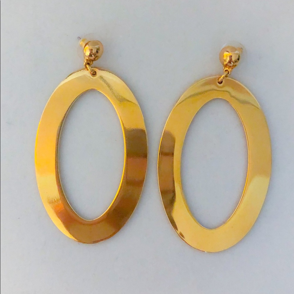 gold earrings